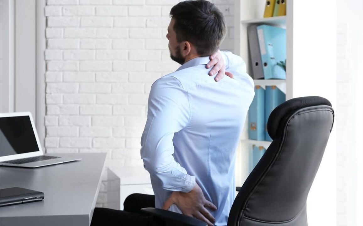 Dor nas costas ao estar sentado