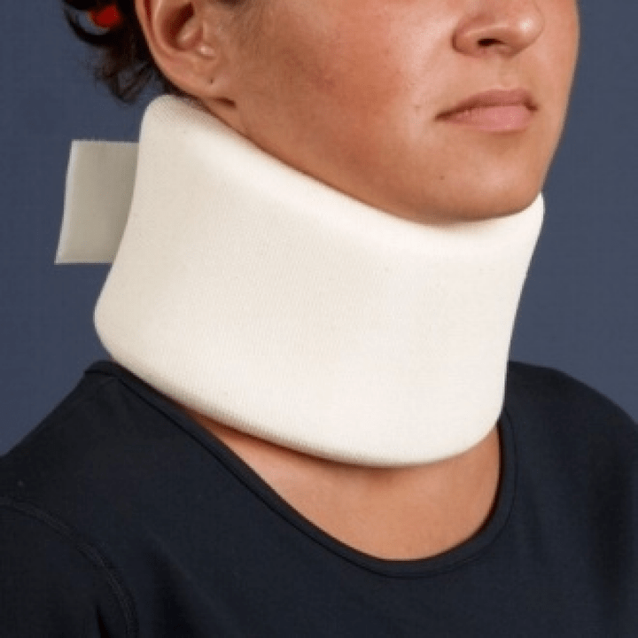 Para tratar a osteocondrose da columna cervical, úsase un colar Shants